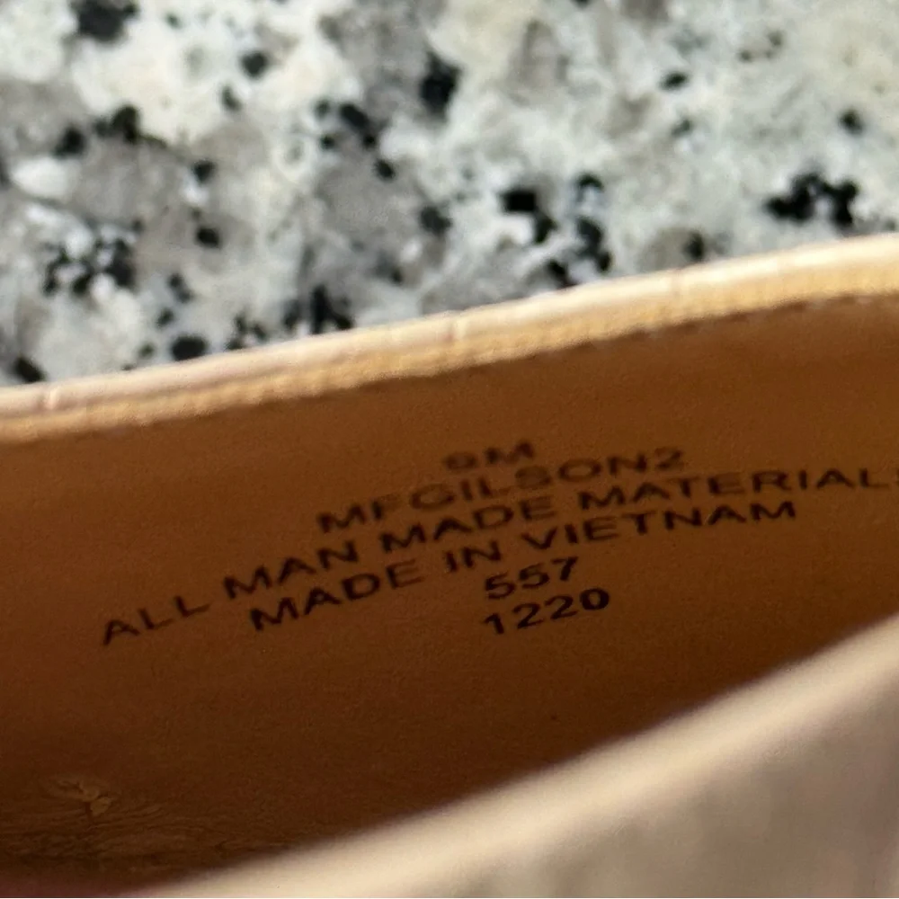 Marc Fisher EUC Gilson Faux Croc Leather Elegant Cream Block Heel Pumps Size 9 - Picture 8 of 10